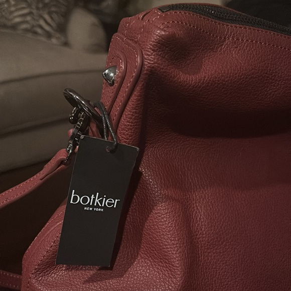 Botkier “Chelsea Bucket” Purse with Cross body option; brand new, with tags - Picture 3 of 9